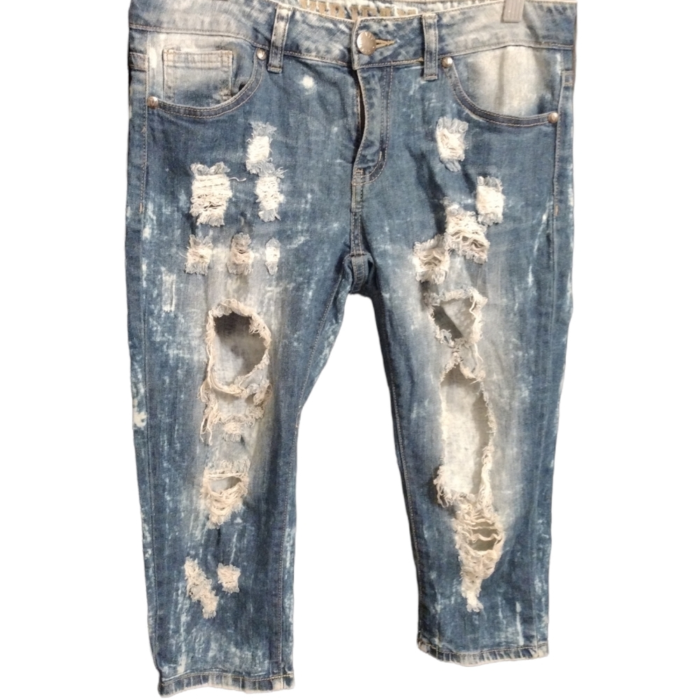No VIP Jeans Heavily Distressed Capris